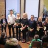 Die jungen Pianisten und Geigerinnen nach dem Konzert im Pianohaus Wedell